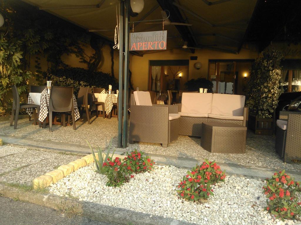 إيزِيو Hotel Milano المظهر الخارجي الصورة
