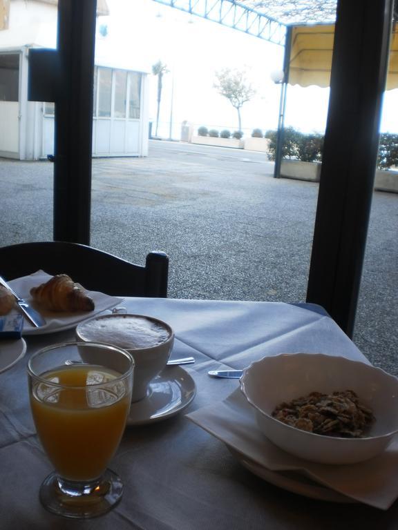 إيزِيو Hotel Milano المظهر الخارجي الصورة