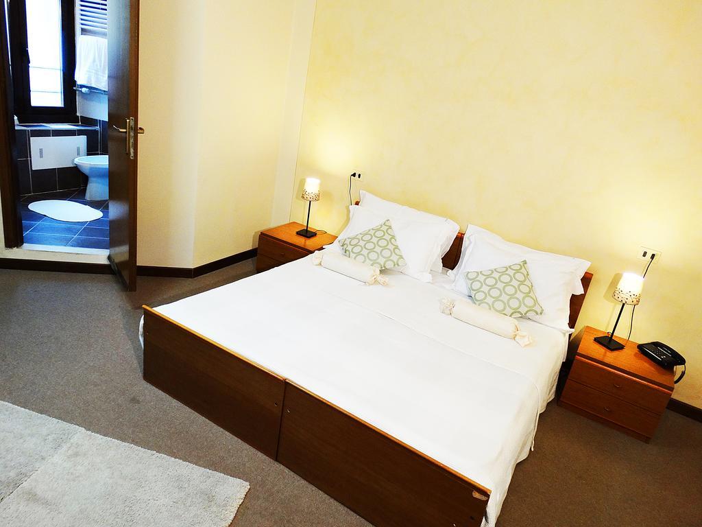 إيزِيو Hotel Milano المظهر الخارجي الصورة