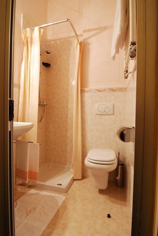إيزِيو Hotel Milano المظهر الخارجي الصورة