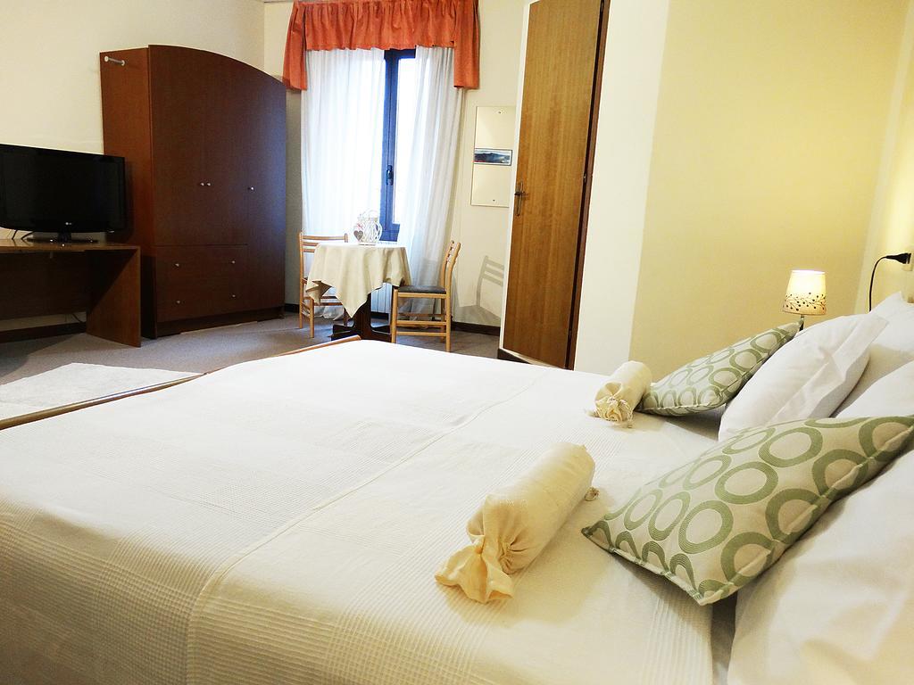 إيزِيو Hotel Milano المظهر الخارجي الصورة